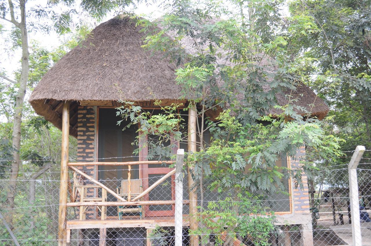 Irungu Forest Safari Lodge Katunguru 외부 사진