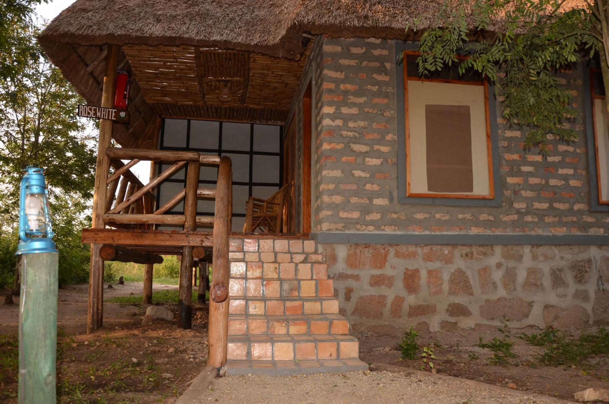 Irungu Forest Safari Lodge Katunguru 외부 사진