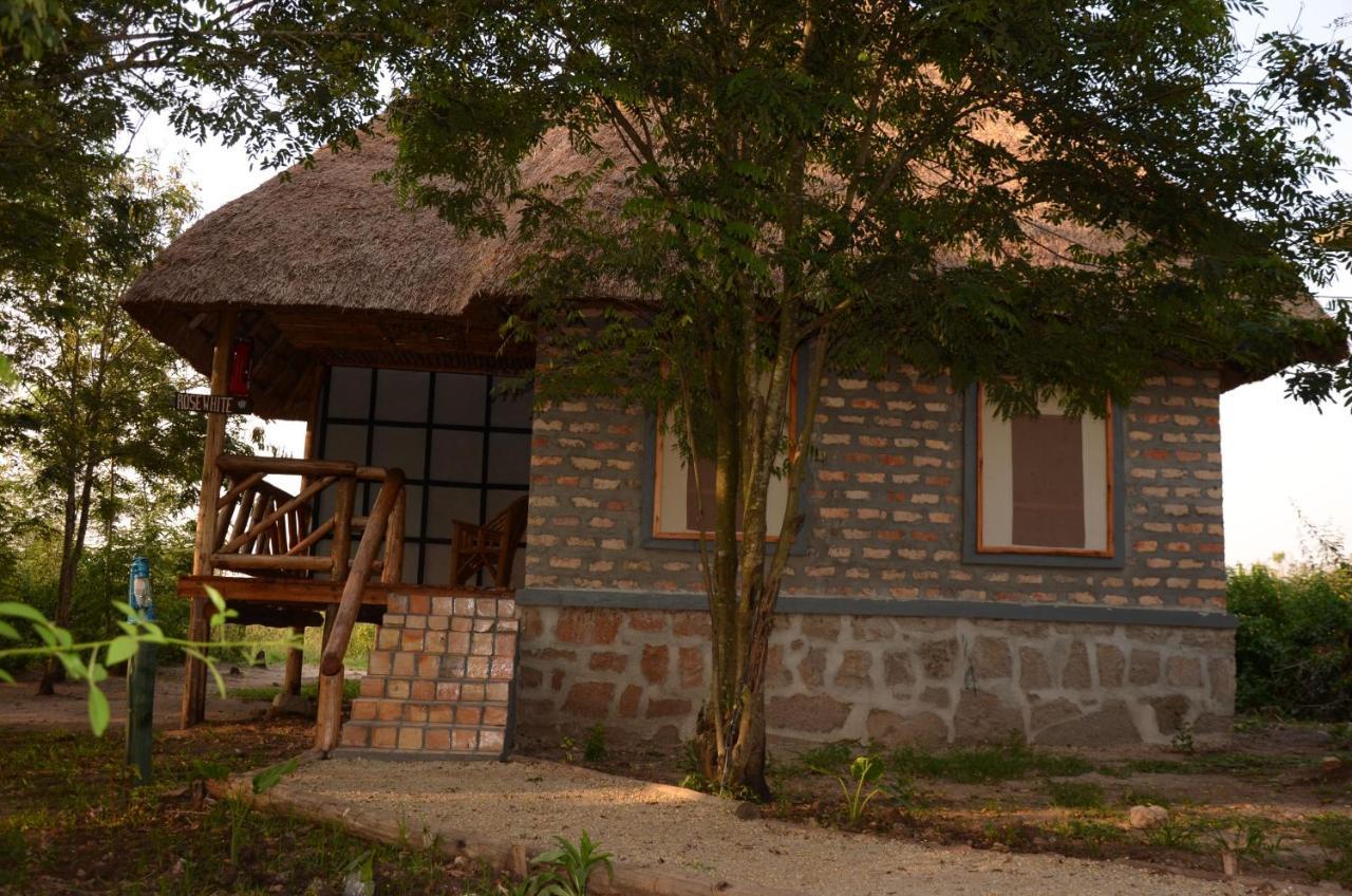 Irungu Forest Safari Lodge Katunguru 외부 사진
